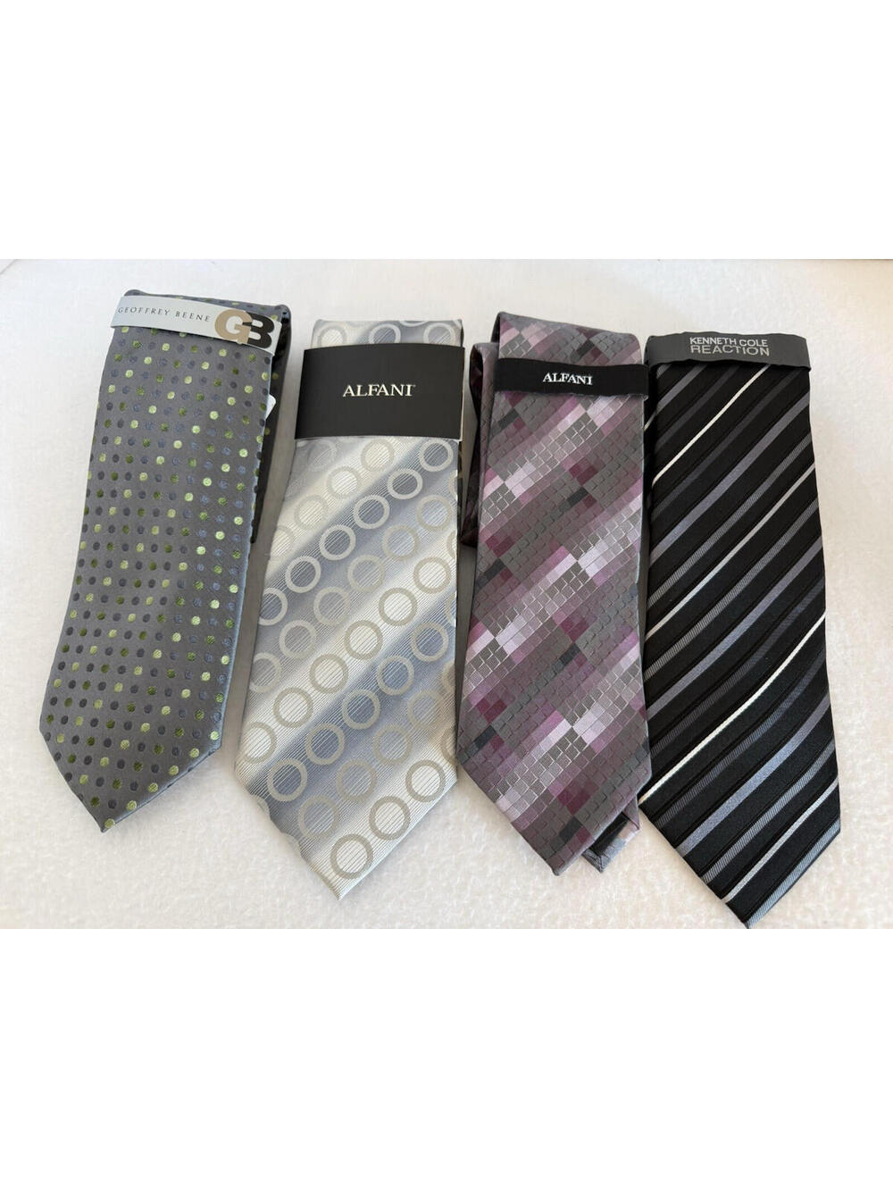 LOT 4 Geoffrey Beene, Alfani, Kenneth Cole Reaction 100% Silk neckties Gray Tone